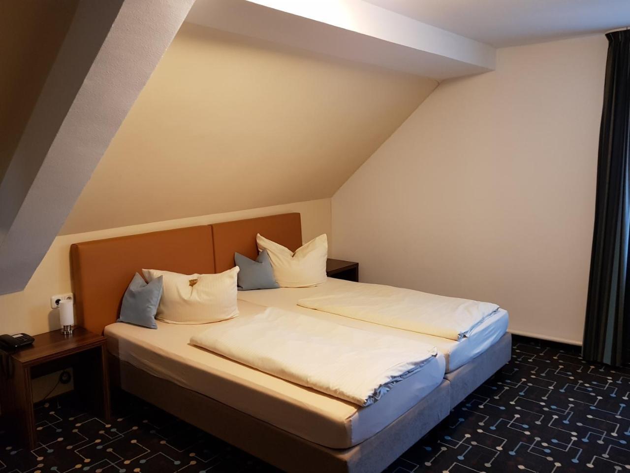 Hotel Koeniger Pliening Exterior photo