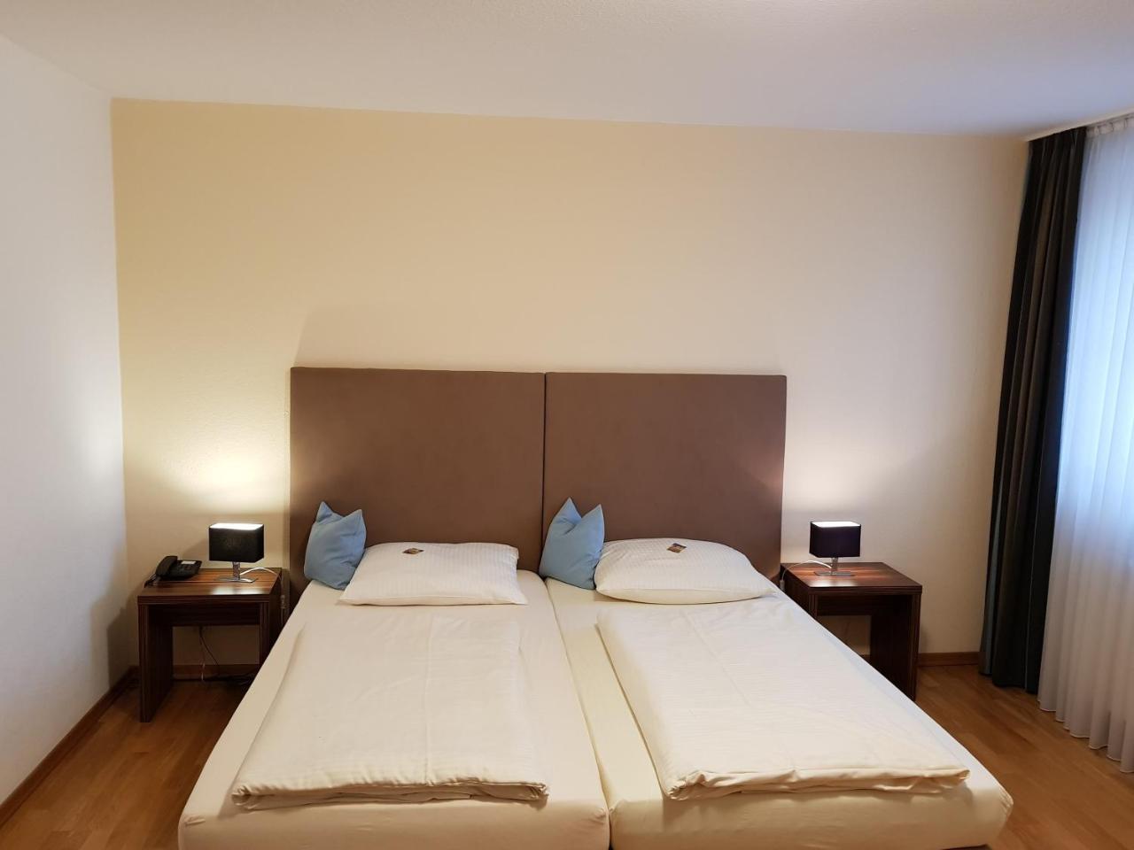 Hotel Koeniger Pliening Exterior photo