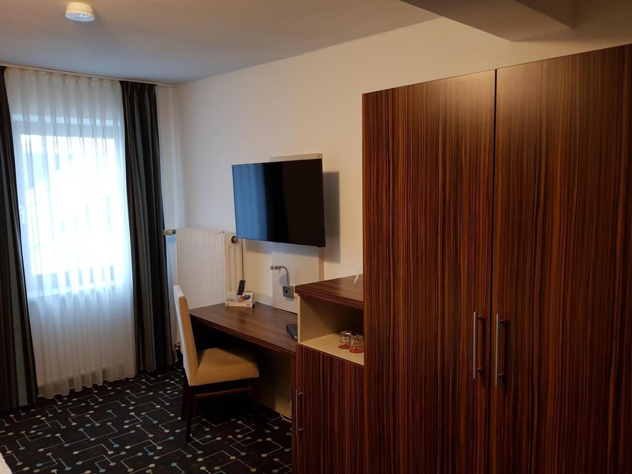 Hotel Koeniger Pliening Exterior photo